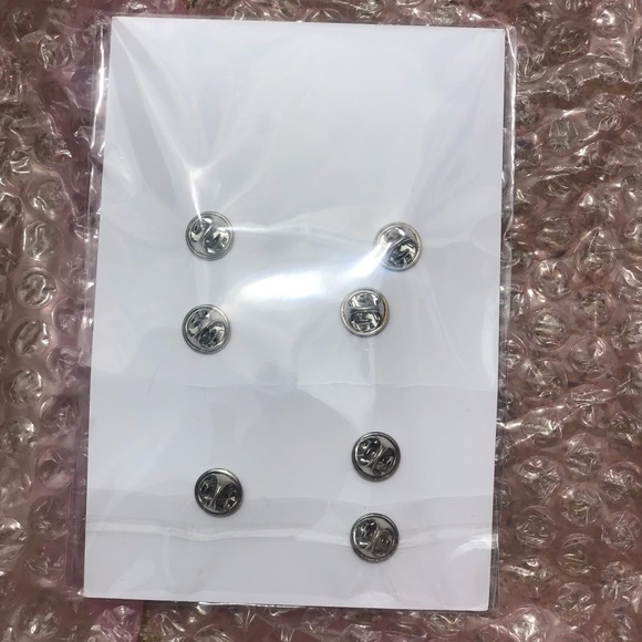 HP 💄NWT Jeffrey Star Pins💄 - Picture 5 of 5
